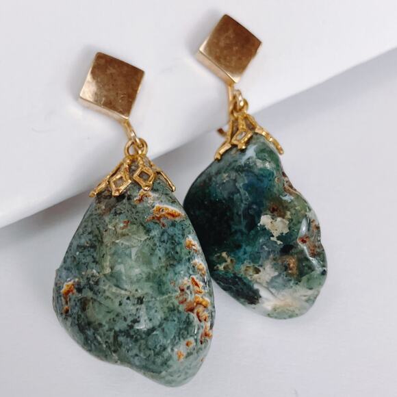 VTG Mid Century Screw Back Earrings Green Stone Beads Gold Tone 1950s 1960s - Picture 8 of 10